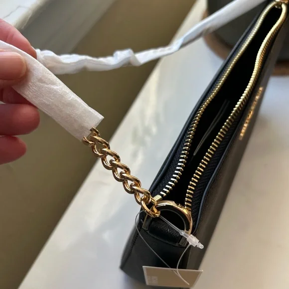 Michael Kors Jet Set Travel purse - Picture 4 of 5